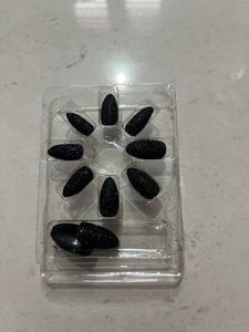 Black Glittery Press-On Nails