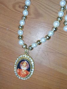 Pearl and Gold Tone Necklace
