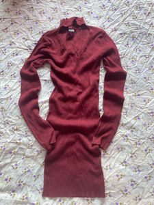 Ribbed Maroon V-Neck Midi Dress