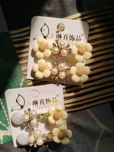 Elegant Flower &amp; Pearl Hair Clips Set