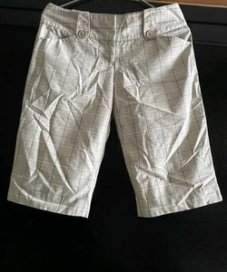 🩳 Stylish Plaid Knee-Length Shorts 🩳