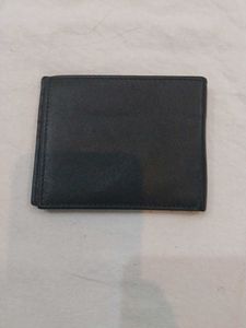 Classic Black Leather Bi-fold Wallet
