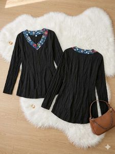 Chic Black Textured V-Neck Top