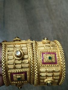 Hand Golden Baliyaa