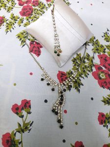 Trendy Bollywood Style Necklace And Tika Set 🔥OFFER