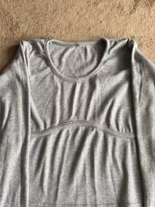 I am selling my grey colour top