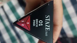 Staze 9to9 3 in 1 Love triangle lipstick