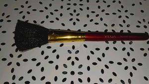 Vega Blush Brush