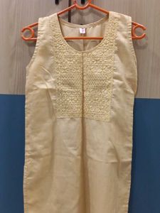 Elegant Gold Embroidered Sleeveless Kurta