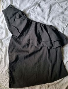 One-sided Off Shoulder Top