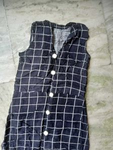 Stylish Sleeveless Checked Kurta