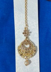 Elegant Gold Maang Tikka