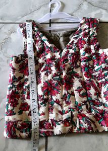 Floral Print Sleeveless Blouse