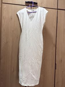 Zara Elegant White V-Neck Midi Dress