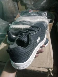 NEW NO USED SPORTS SHOES FOR MAN,