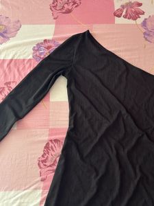 Chic Black One-Shoulder Dress