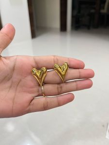 Golden Heart Stud Earrings 🫶