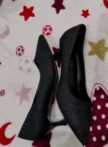 Elegant Black Pointed Heels