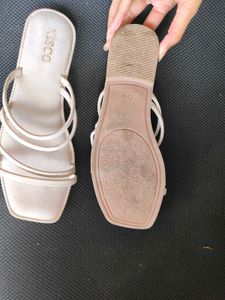 KISCO Strappy Flat Sandals