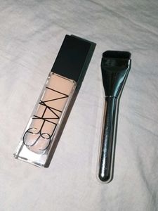NARS Foundation &amp; Brush Set