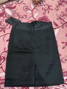 Chic Black Tiered Pencil Skirt