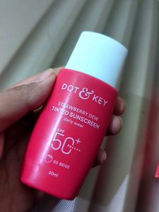 Dot &amp; Key Strawberry Tinted Sunscreen