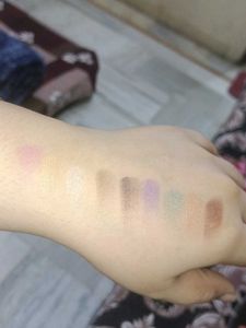 Eyeshadow Palette - 18 Colors!