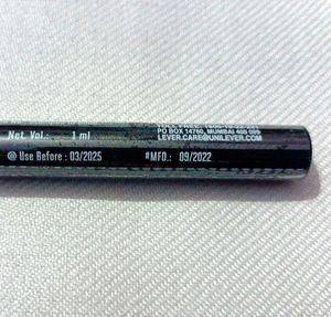 Lakme Fine Tip Liner Pen