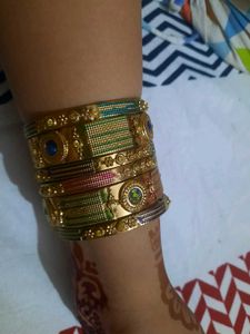 PREMIUM ANTIQUE Ethnic Golden Bangles Set with Sto