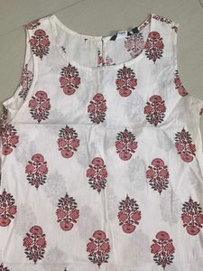 Floral Print Sleeveless Kurti