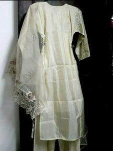 Elegant Cream Embroidered Kurta Set 30-32 size