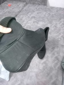 Stylish Black Fold-Over Boots 6 no