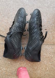Nivia ashtang 2.0 football shoes (size 6)