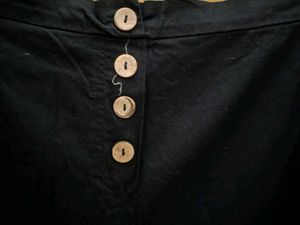 Black trousers with pockets