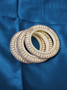Elegant Set of 4 Cream &amp; Gold Bangles