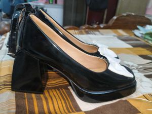 Chic Black Bow Flats