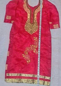 Elegant Pink Kurta Set with Golden Embroidery