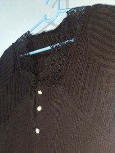 Chic Black Lace Trim Cropped Top