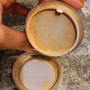 Highlight Shimmering Powder With Free Kajal. 🤩