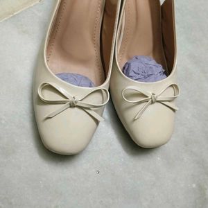 Elegant Beige Ballet Flats with Bow