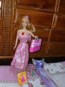 ✨ Barbie Doll Gift Set