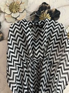 Chic Black &amp; White Chevron Kimono