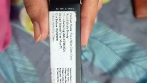 Huda Beauty faux filler lip gloss