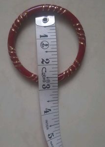 NEW WITHOUT TAG - Red and golden bangles