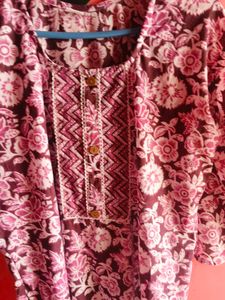 Floral Print Kurta with Wooden Buttons XL size