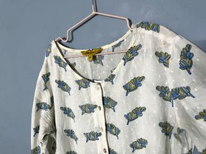 Elegant White Kurta with Leaf Print