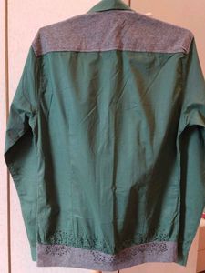 Stylish Men's Green Button-Up Shirt