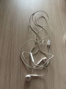 Apple Wired Earphone  USB-C Connector