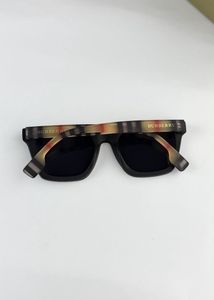 *BURBERRY SIGNATURE BLACK 2818*