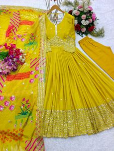 CHINON SILK BEAUTIFUL GOWN SET